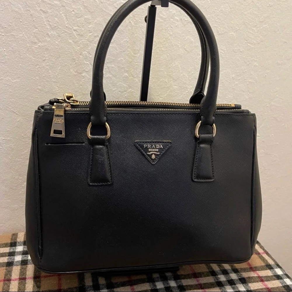 Prada galleria saffiano medium bag